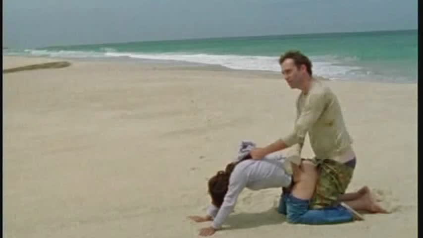 Парень увидел как его девушку трахает мужчина на пляже