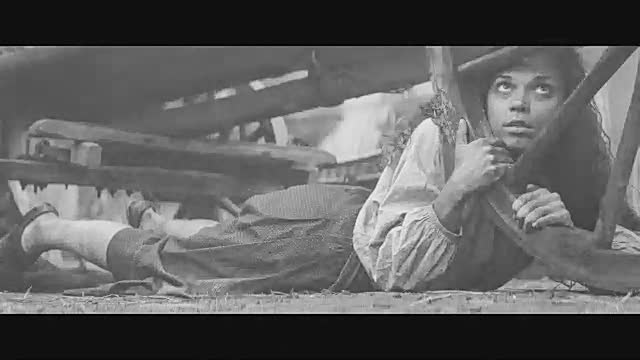 Во время войны девушек используют для секса